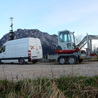 Kleintransporter vor Traunstein